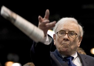 Warren Buffett: la sua Berkshire Hathaway perde oltre 40 miliardi di dollari