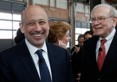 Buffett mette azionisti in guardia da avidità banksters
