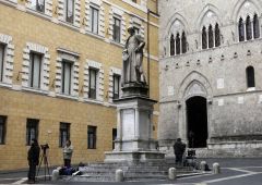 Fitch taglia rating banche Italia: Mps è spazzatura