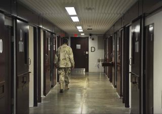 Terrorismo: polemica su “Guantanamo francese per jihadisti”