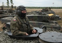 Alert: Nato schiera truppe e carrarmati anti Russia
