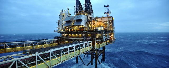 Petrolio: nuovo tonfo dei prezzi