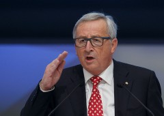 Juncker bacchetta l’Italia: “stop flessibilità”. Martedì la risposta di Roma all’Ue