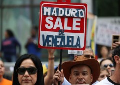 Venezuela isolato: Maduro chiude frontiere con Brasile e Colombia