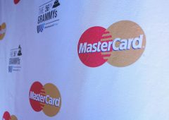 Pagamenti in Italia, Mastercard dichiara guerra al contante