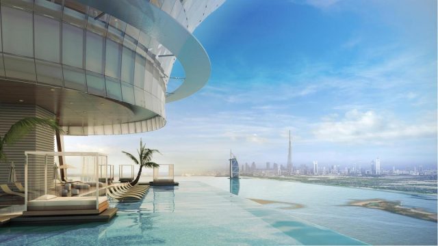 Palm Tower’s pool di Dubai