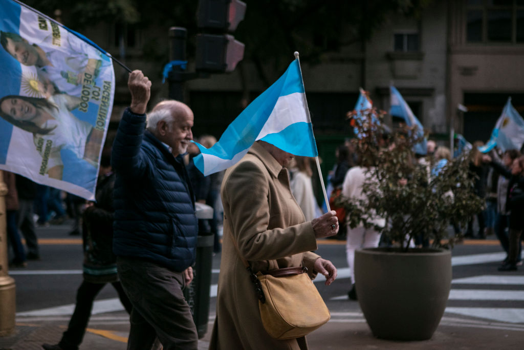Argentina evitó por poco décimo default, qué pasó