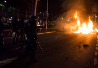 Catalogna: caos nelle piazze dopo la maxi condanna ai leader indipendentisti