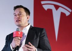 Tesla record: utili sfondano quota un miliardo di dollari