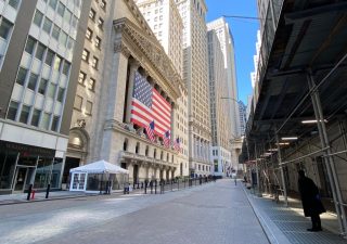 Wall Street: dieci titoli che hanno iniziato male il 2022, ma hanno potenziale di upside fino al 60%