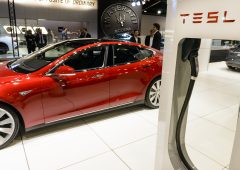 Auto elettriche: da Tesla una scossa ai mercati