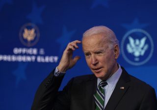Biden prepara la sterzata: oltre 10 ordini esecutivi nel giorno dell'insediamento