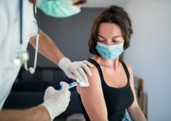 Vaccini: via al piano anti-Covid, immunità di gregge entro fine settembre