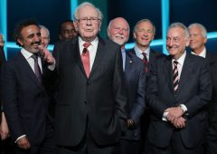 Warren Buffett, le ultime operazioni: focus sull’alimentare e vende farmaceutici
