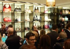 Fast fashion, luci e ombre di un mercato da 120 miliardi di dollari