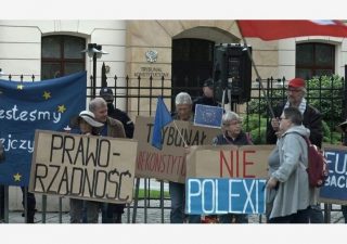 Polexit: perchè la Polonia potrebbe uscire dall'Ue. Migliaia in piazza