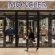 Moncler divide gli analisti: giudizi contrastanti per la società del lusso