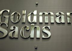 Goldman Sachs conferma la riorganizzazione dopo il calo a doppia cifra degli utili