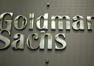 Goldman Sachs conferma la riorganizzazione dopo il calo a doppia cifra degli utili