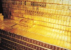Metalli preziosi in calo: dichiarazioni di Putin e possibile aumento dei tassi fanno crollare l’oro