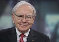 Warren Buffett riduce a sua quota in Byd. Che crolla in borsa