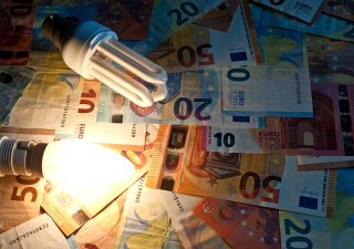 Caro bollette, CGIA: per sterilizzare aumenti, 15 mld di euro potrebbero non bastare