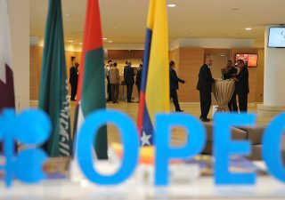 Petrolio: l'Opec + apre i rubinetti, ma l'aumento non convince