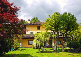 Più piccole ma con terrazzo o giardino: come sono le nuove case degli italiani
