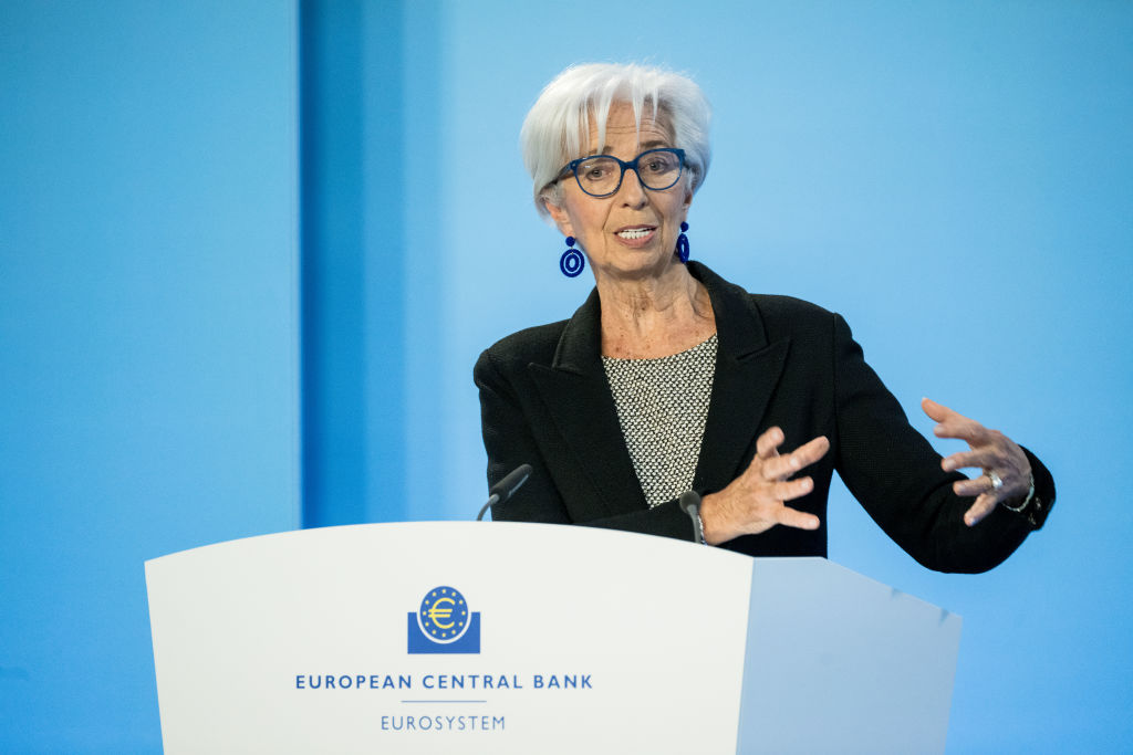 BCE, Lagarde anticipa un possibile taglio dei tassi se non ci saranno altri shock