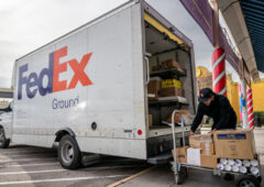 FedEx: utili IV trimestre fiscale battono le stime, fatturato delude. Titolo giù a Wall Street