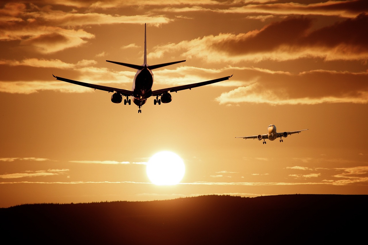 Airbus sigla accordo con AviLease per l’acquisto di 10 A350F cargo e 30 A320neo