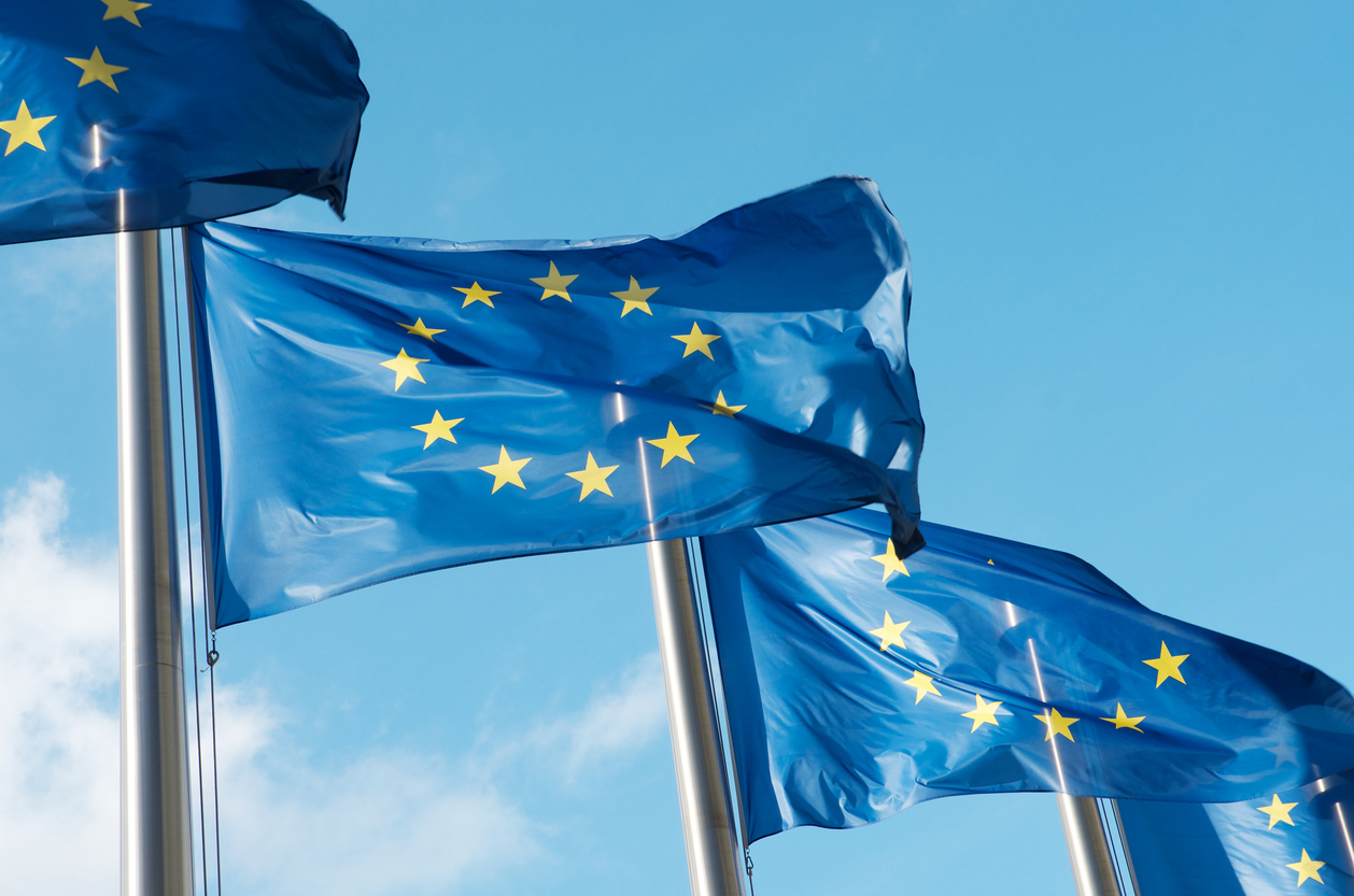 L’UE sospende per 90 giorni le contromisure ai dazi USA
